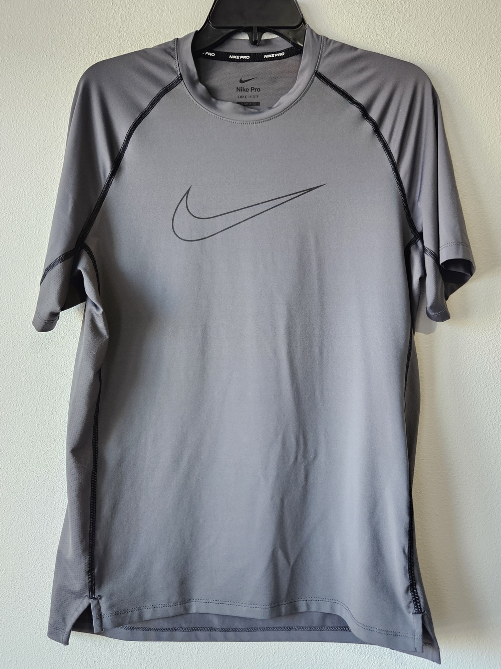Nike Pro Gray Short Sleeve Performance Tee with Subtle Swoosh, Size Large